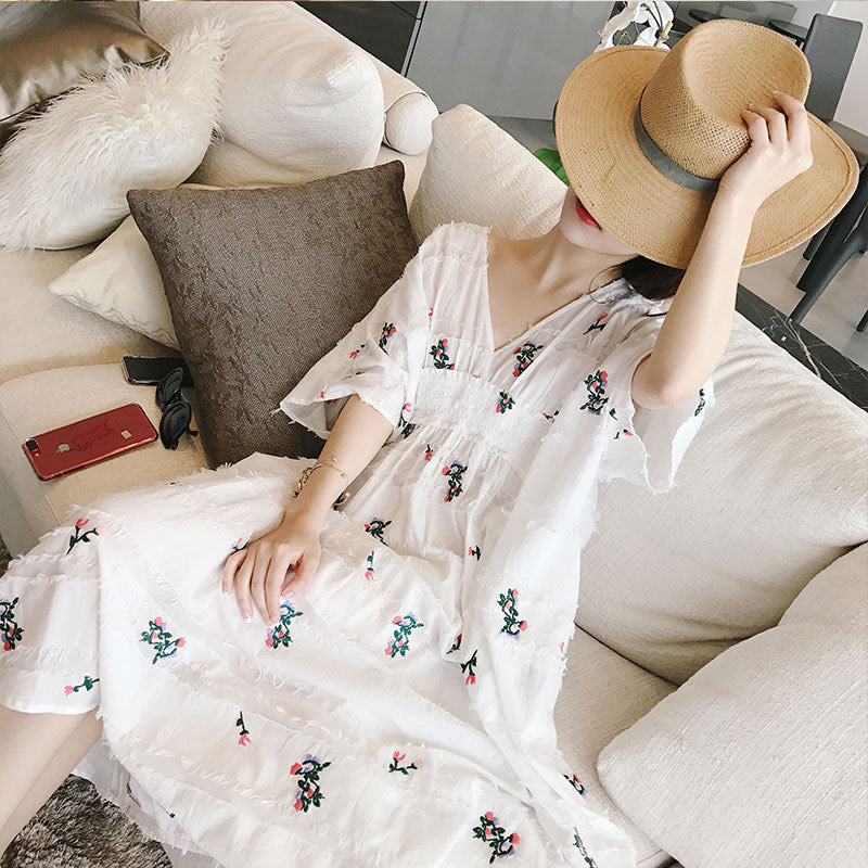 Comfortable Maternity Dress for Summer – Trendy Mom-to-Be Outfit